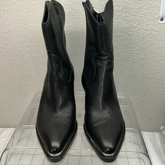 Dolce Vita Valory Black Leather Western Ankle Bootie Boots Pointed Toe Size 8 - Picture 4 of 11